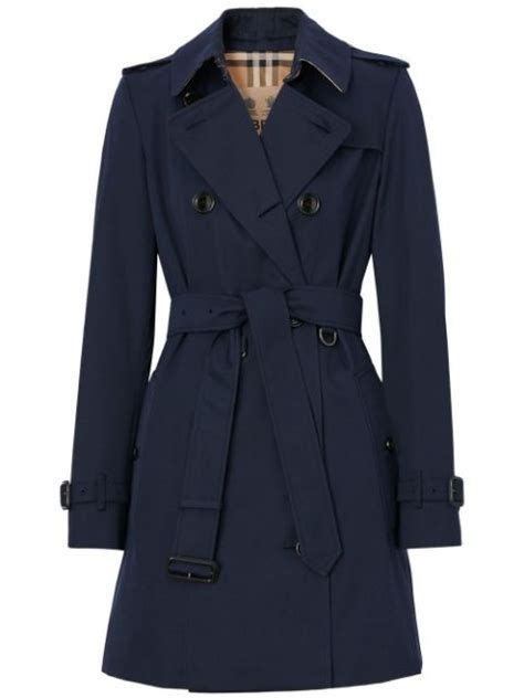 Scopri la nuova collezione di trench Burberry donna 